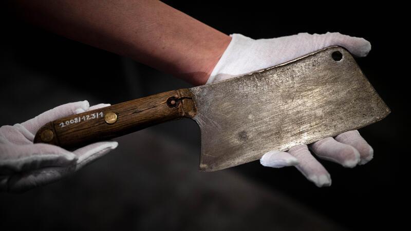 Der Serienmörder, der seinen Opfern die Kehle durchbiss Das mutmaßliche Tatwerkzeug des Massenmörders Fritz Haarmann wird im Polizeimuseum Niedersachsen gezeigt.