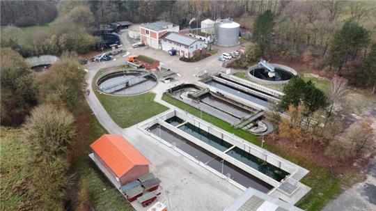 Das neue Belebungsbecken ist 47 Meter lang, 16 Meter breit und 9 Meter tief.