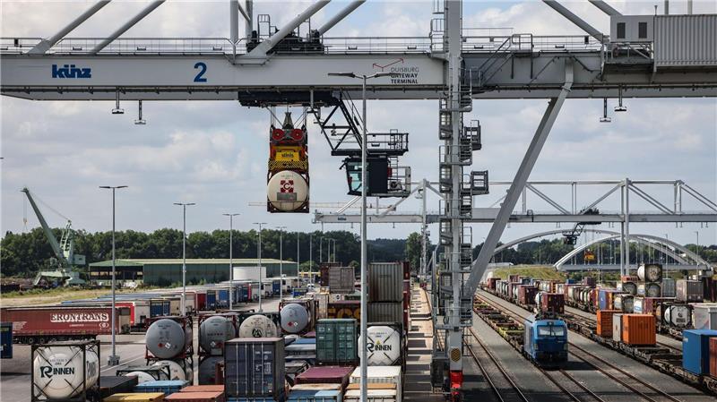 400 Millionen extra für klimaneutrale Schifffahrt und Häfen Das neue Duisburg Gateway Terminal soll eines Tages klimaneutral betrieben werden - mit Hilfe von Solarenergie und grünem Wasserstoff, der in Brennstoffzellen und Blockheizkraftwerken zum Einsatz kommt.