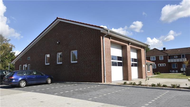 So viel Eigenleistung steckt in Baljes neuem Feuerwehrgerätehaus Das neue Gerätehaus verfügt über ausreichend Parkflächen.