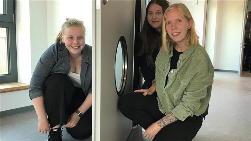 Überraschungen für Groß und Klein: Einblicke in Wischhafens neue Kita Das neue Kita-Team: Sarah-Michelle Funck, Saskia Schantze und die Leiterin Darlin Borchardt (von links).