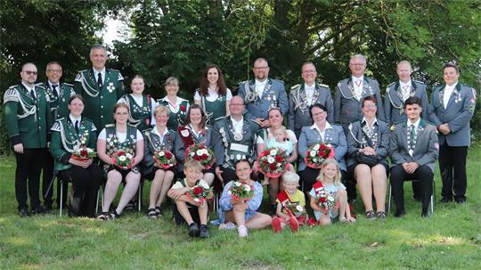 Das neue Königshaus 2026 der Freiburger Schützengilde von 1598 nach der Proklamation.