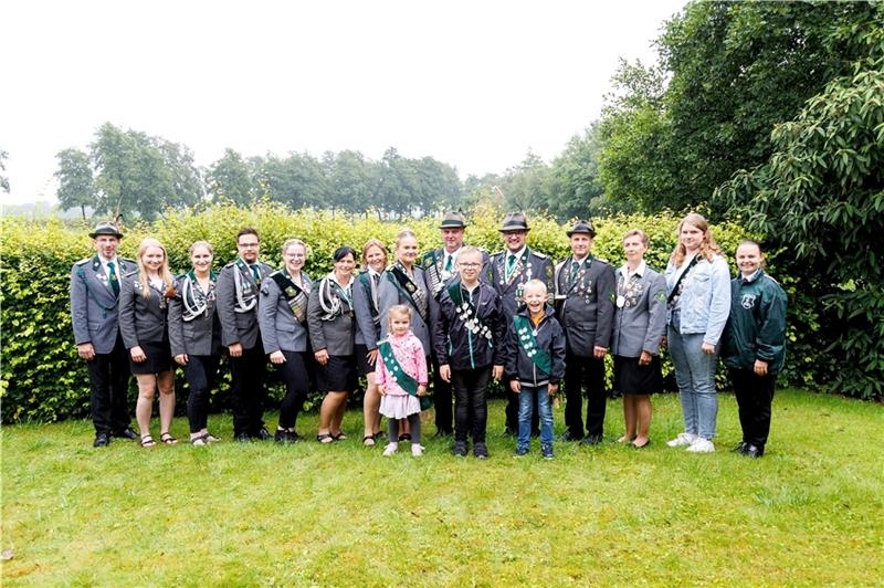 Das neue Königshaus des Schützenvereins SV „Eichel“ Wolfsbruch.