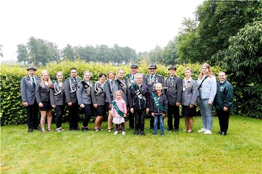 Das neue Königshaus des Schützenvereins SV „Eichel“ Wolfsbruch.