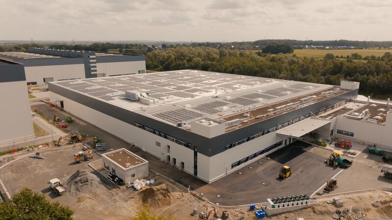 Airbus Stade: Neue Halle mit einem Riesen-Kühlschrank in Ottenbeck Das neue Logistikzentrum ist die Drehscheibe der Materialwirtschaft bei Airbus in Stade.