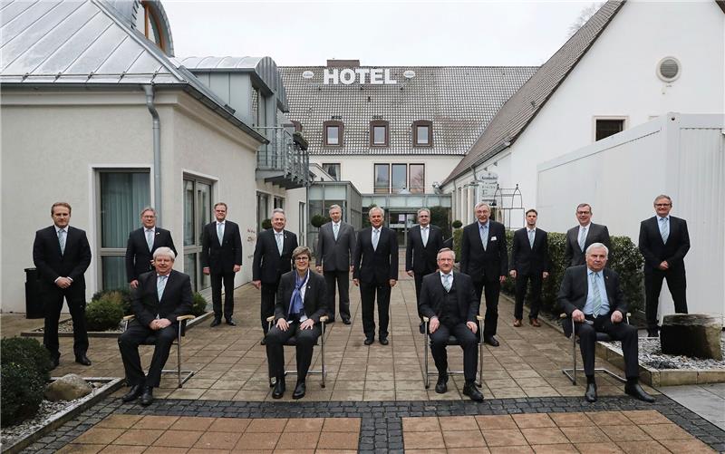 Das neue NFV-Präsidium mit Präsident Günter Distelrath (vorne, 2. von rechts). Foto: Zwing