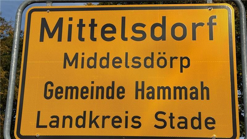 „Ziemlicher Wildwuchs“: Hammah hat alle Ortsschilder ausgetauscht Das neue Ortsschild von Mittelsdorf.