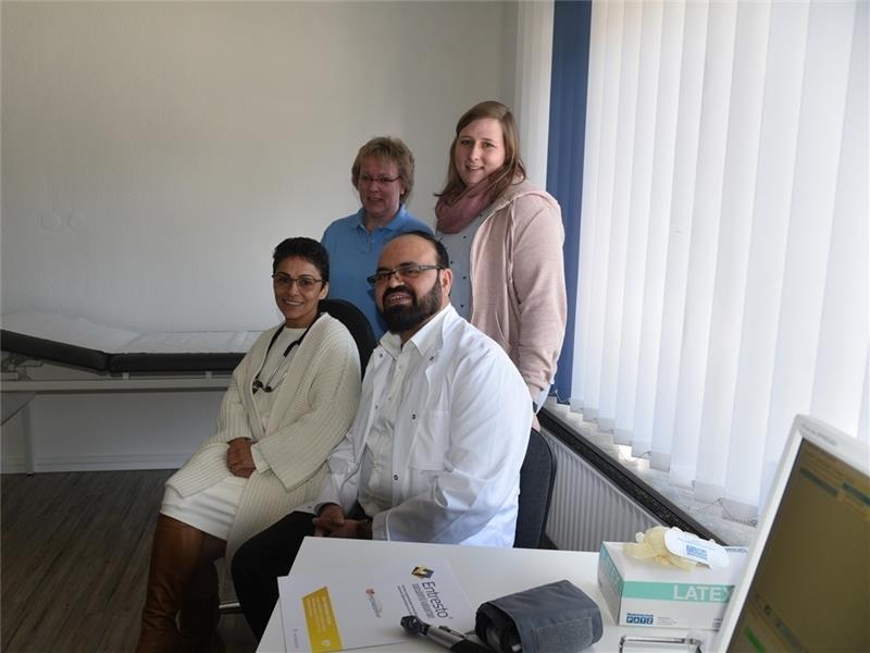Das neue Praxisteam in Kutenholz : Hekmatulla Afzali und Fariha Sarwary (vorne) mit Ina Marzog und Liesbeth Viebrock (hinten). Fotos Beneke