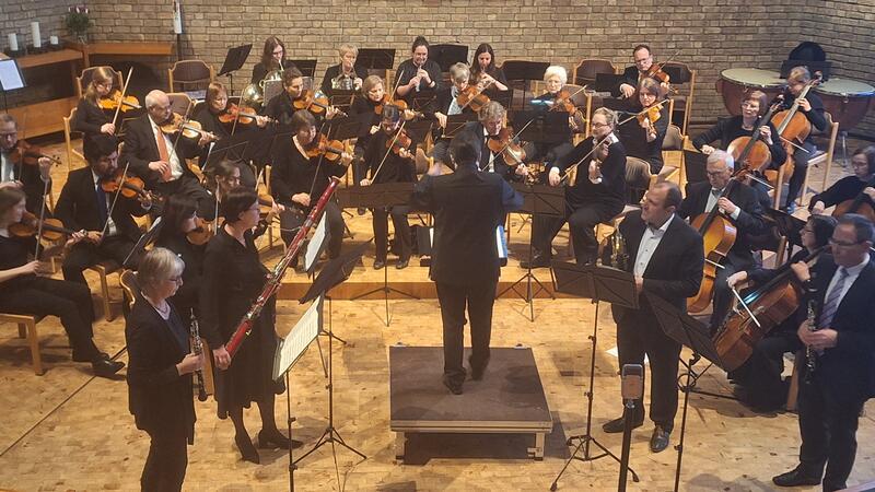 Kammerorchester begeistert Buxtehude: Worauf Stader sich nun freuen dürfen Das neue Programm „Ludwig, Wolfgang und Emilie“ des Stader Kammerorchester sorgte beim Buxtehuder Publikum in der St.-Paulus-Kirche für Begeisterung.