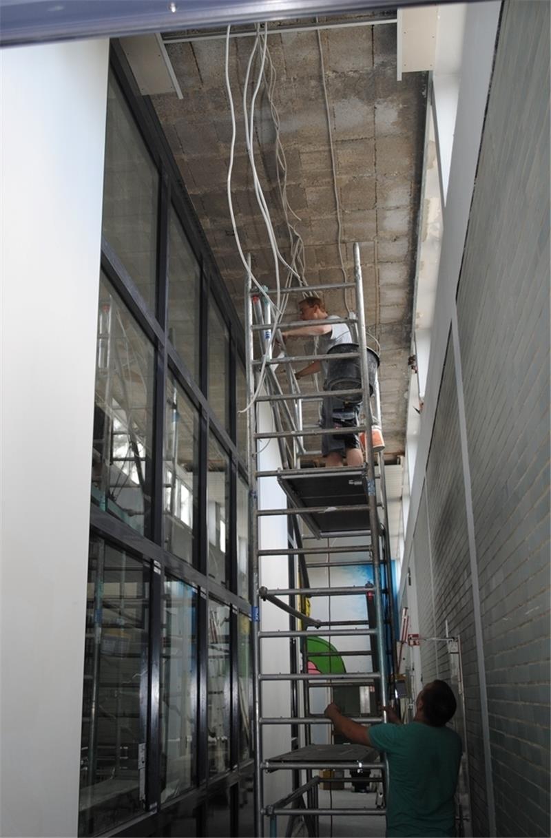 Das neue Treppenhaus im B-Trakt bekommt eine Glasfassade .