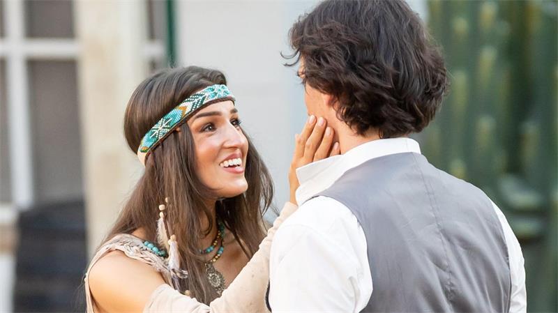 Das obligatorische Liebespaar - hier Inés Cihal als Paloma Nakana und Fabian Monasterios als Martin von Adlerhorst - gibt es natürlich auch.