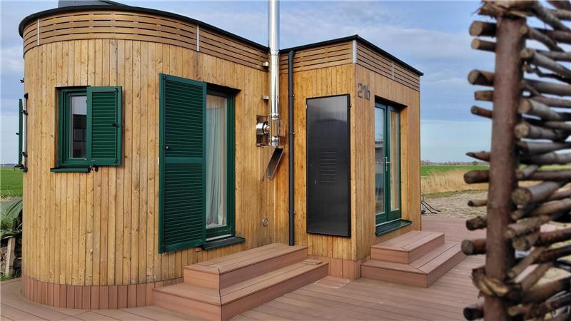 Nachfrage-Dämpfer fürs Wohnen im Tiny House an der Nordseeküste Das private Tiny Haus von Christina Bleier hebt sich von den übrigen Tinyhäusern in Form und Gestaltung deutlich ab.