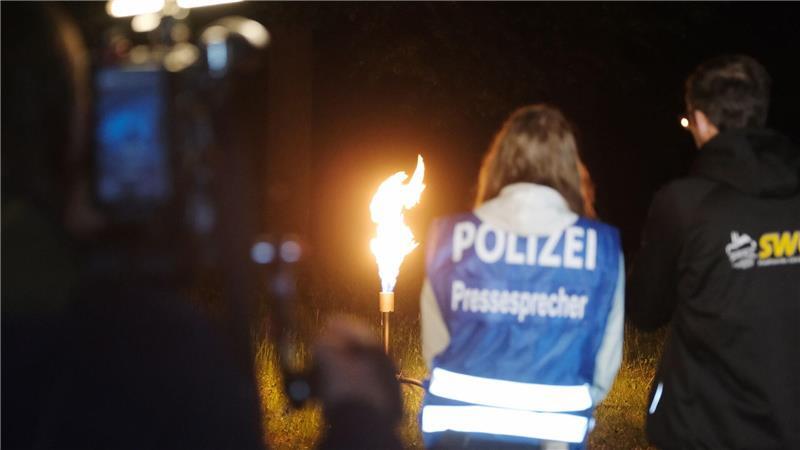 Das restliche Gas aus den Leitungen wurde in der Nacht rund um die Unfallstelle geleert. Es wurde über eine Fackel abgebrannt.
