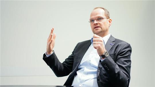 Das riesige Potenzial von Künstlicher Intelligenz für BASF sei momentan noch gar nicht konkret abschätzbar, so Chief Digital Officer Dirk Elvermann.