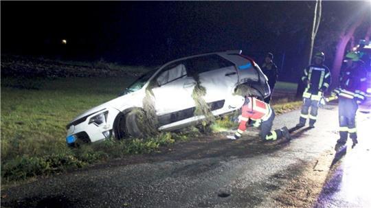 Das schwer beschädigte Auto nach dem Unfall.