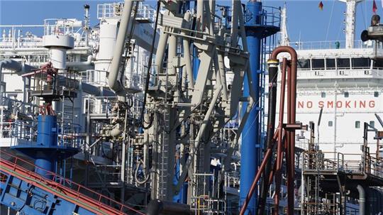 Das schwimmende LNG-Terminal kehrt nach Brunsbüttel zurück. (Archivbild)