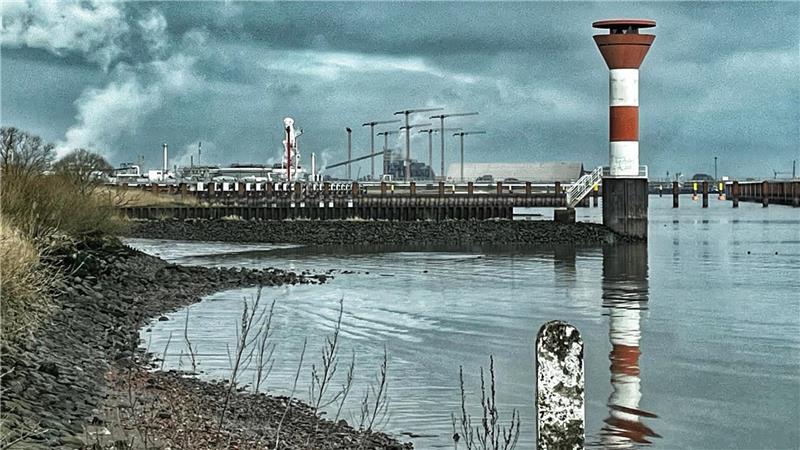 Das schwimmende Terminal liegt schon länger nicht mehr im Stader Energiehafen.