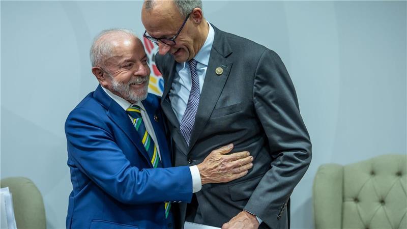 Das sieht schon fast so aus, als würden Merz und Lula miteinander tanzen.