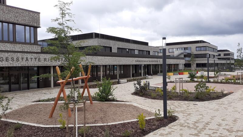 Das sind die Gebäude des Bildungscampus Riensförde in Stade, wo auch die Oberschule beheimatet ist.