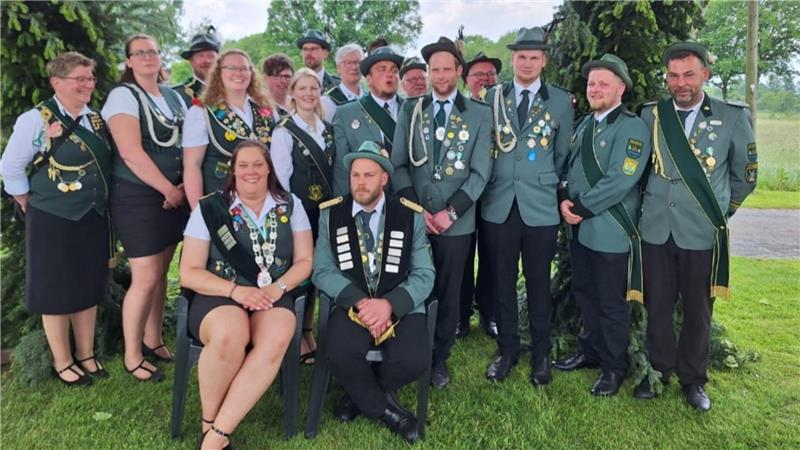 Das sind die amtierenden Würdenträger des Schützenvereins Behrste.