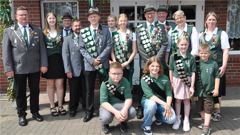 Das sind die amtierenden Würdenträger des Schützenvereins Hüll.
