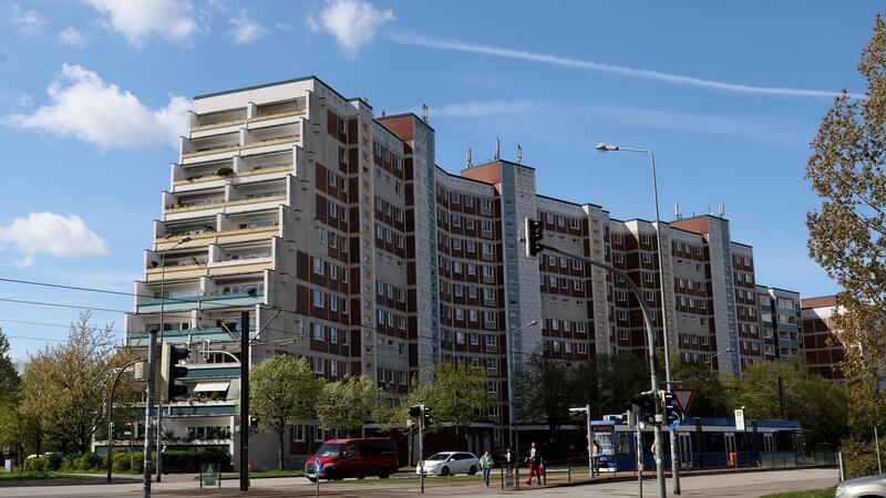 Das sogenannte „Terrassenhaus“ im Rostocker Stadtteil Evershagen wurde 1977 gebaut und steht unter Denkmalsschutz.