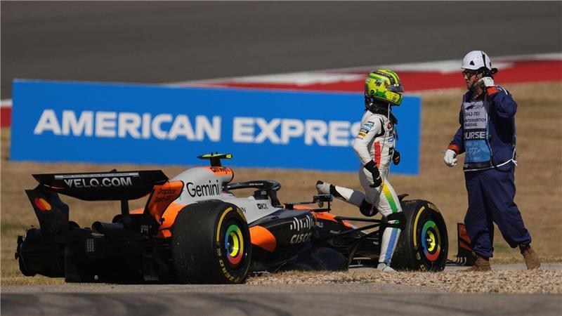Verstappen gibt McLaren-Duo Lehrstunde Das sollte auf keinen Fall passieren: Ein Unfall mit Teamkollege Oscar Piastri beendet das Sprintrennen früh für Lando Norris.