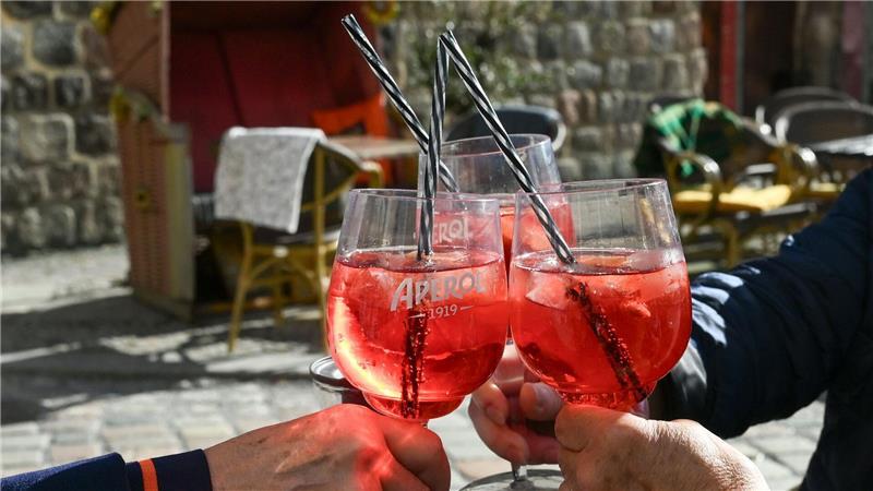 Ein Mal Sonne tanken – bis zu 23 Grad in Deutschland Das sonnige Wetter hilft dem ein oder anderen bei der Stimmung.