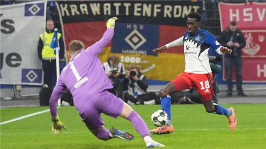 Das späte 1:0 im Pokal gegen Kiel: Bakery Jatta trifft gegen Kiel.