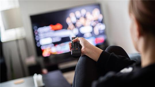 Das sperrige Wort Nebenkostenprivileg mag für viele Mieter neu sein. Es betrifft jedoch viele. Zum 1. Juli ändert sich ein Gesetz, das in etlichen Haushalten einen TV-Blackout bedeuten könnte.