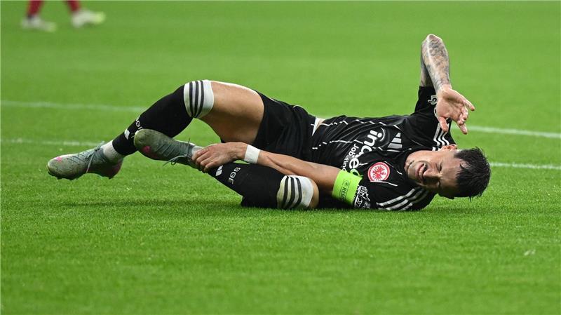 „Soll ich mit dir rumschreien?“ Harte Wochen für Toppmöller Das tat weh: Die Eintracht-Defensive war zuletzt schwach.