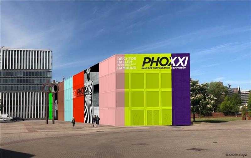Das temporäre Haus der Photographie „Phoxxi“ auf dem Platz der Deichtorhallen Hamburg. Foto: Anselm Reyle
