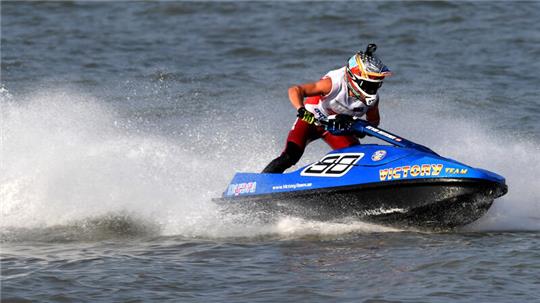 Das teure Diebesgut: zwei Jetskis der Marke „Sea-Doo Watercraft RXP X-RS 2021“. (Symbolbild)
