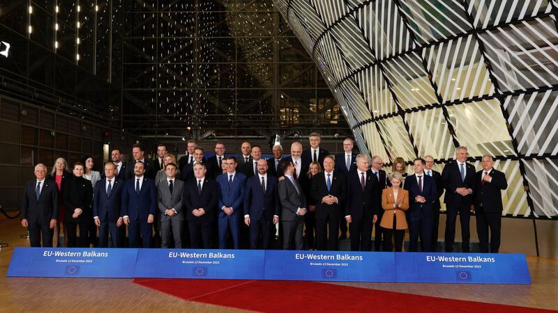 Das traditionelle Gruppenfoto der Staats- und Regierungschefs der Europäischen Union und der westlichen Balkanstaaten in Brüssel.