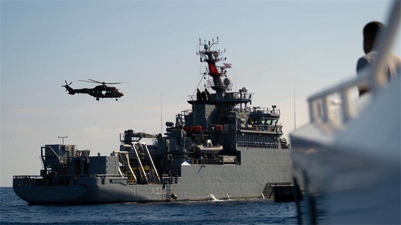 Das türkische Schiff TCG Isin (A-583) ermöglicht mit spezieller Robotertechnik besonders tiefe Tauchgänge.