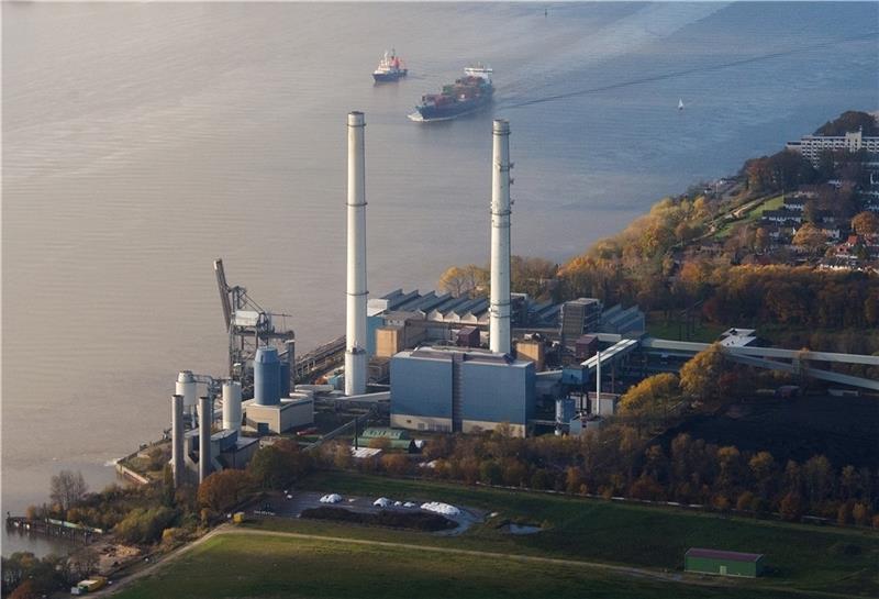 Das überalterte Heizkraftwerk Wedel soll mit der Heizperiode 2024/ 2025 vom Netz gehen und durch ein Gaskraftwerk ersetzt werden. Foto: Bockwoldt/dpa