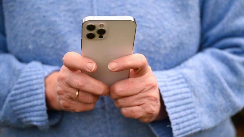 Studie: Viele fühlen sich durch Digitalisierung überfordert Das ungute Gefühl gegenüber den neuen digitalen Anwendungen ist bei den Älteren besonders stark ausgeprägt. In der Altersgruppe von 75 Jahren und älter sagen 66 Prozent, dass sie sich häufig überfordert fühlen.