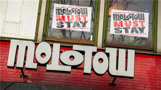 Das verschwundene Bühnenschild des Molotow-Clubs ist wieder da (Archivbild).