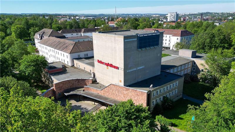 Vorhang auf fürs „Theater der Welt“ - Chemnitz ist Gastgeber Das verwaiste Chemnitzer Schauspielhaus wird beim Kunstfestival „Begehungen“ zu einer temporären Galerie für zeitgenössische Kunst (Archivbild)