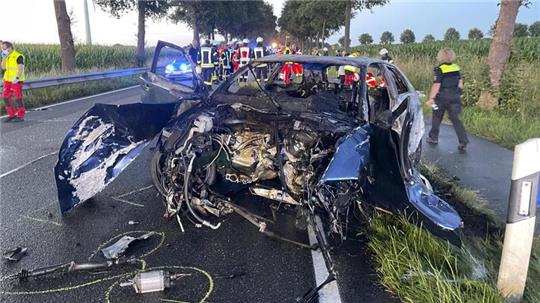 Das völlig zerstörte Unfallfahrzeug