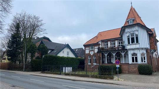 Das von Wald und grün geprägte Altkloster war für seine schöne Luft bekannt und ein beliebter Ausflugs- und Wohnort: Die um 1900 erbauten Villen an der Stader Straße sind Zeugnis dieser Zeit.
