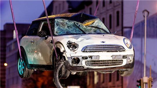 Das zerstörte Auto nach dem Anschlag. (Archivbild)