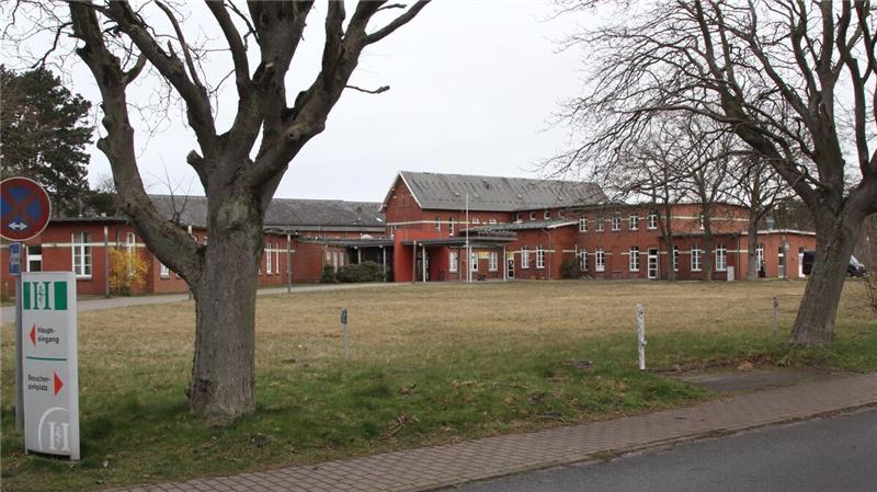 Scheiben von Flüchtlingszentrum in Cuxhaven eingeworfen – Staatsschutz ermittelt Das Ankunftszentrum für Ukraine-Flüchtlinge im umfunktionierten ehemaligen Seehospital Sahlenburg soll an diesem Dienstag den Betrieb aufnehmen. Foto: Reese-Winne