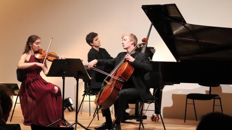 Kammermusikabend mit jungen Künstlern im Stader Rathaus DasTovesco Trio spielt Stücke von Schostakowitsch und Mendelssohn.