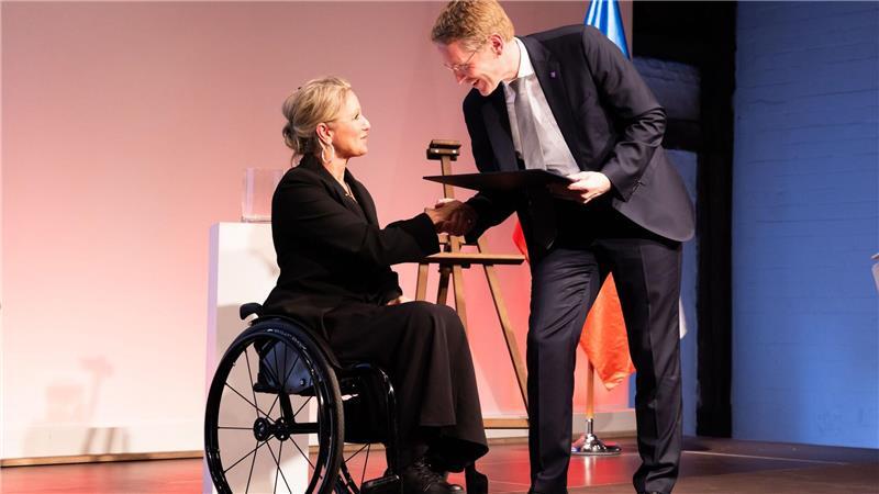 Paralympics-Siegerin Bruhn zur Ehrenbürgerin ernannt Dass Kirsten Bruhn als erste Sportlerin Ehrenbürgerin unseres Landes wird, sei etwas ganz Besonderes, sagte Daniel Günther.