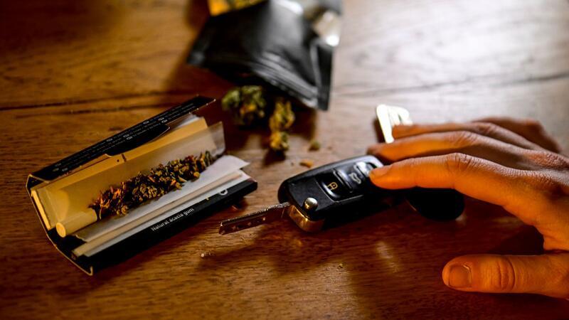 Kiffen und Autofahren: Grenzwert für Cannabis am Steuer beschlossen Dass Rauschmittel die Fahrtüchtigkeit beeinflussen, ist unbestritten. Bei Cannabis ist die Wirkungsweise jedoch nicht dieselbe wie bei Alkohol.