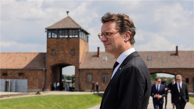 Merz unter Druck – Union tuschelt über „Reservekanzler“ Wüst Dass Wüst auf international schwierigem Parkett bestehen kann, zeigte er vergangene Woche bei seiner Reise nach Schlesien und seinem ersten Besuch im ehemaligen deutschen Vernichtungslager Auschwitz-Birkenau. (Archivbild)