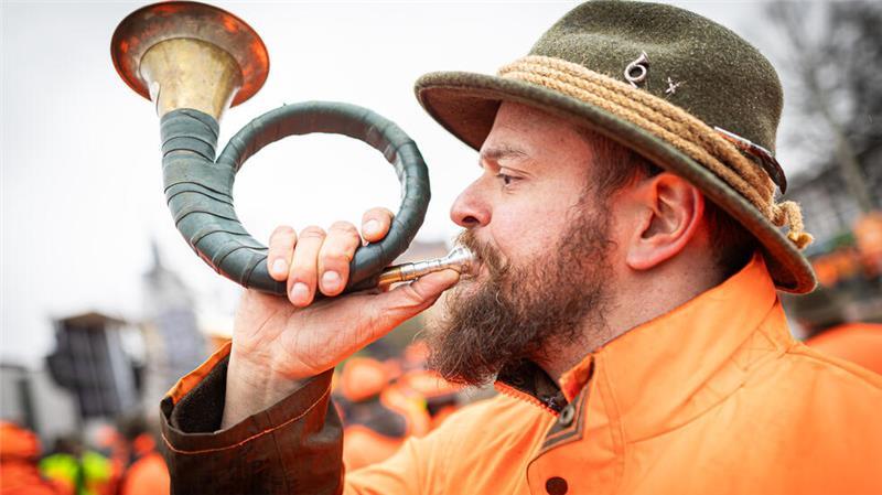 Dass die Ausbildung der Jagdhunde mit Hilfe von lebenden Tieren weiter möglich bleibt, war das Hauptanliegen der Demonstranten.