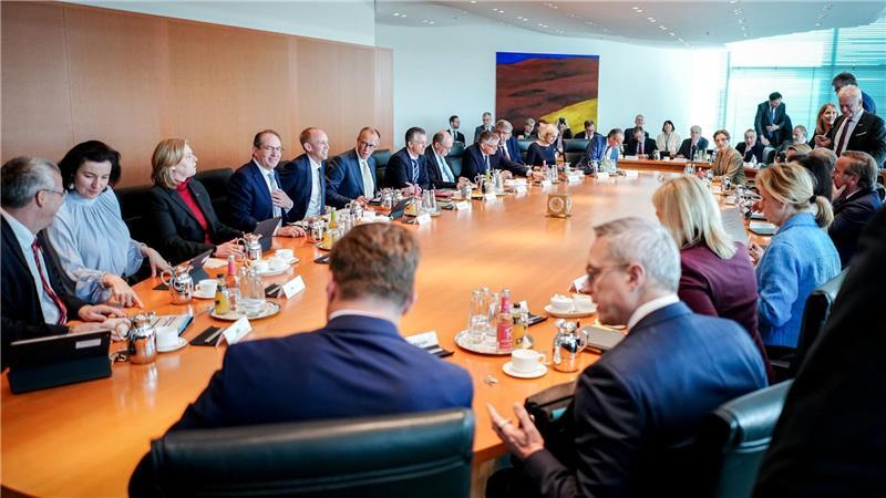 Dass die Entscheidungen der aktuellen Bundesregierung zu den wesentlichen Ursachen für die Konjunkturschwäche zählt, denken 39 Prozent der Bundesbürger. (Archivfoto)