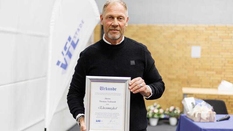 Dass er bei seiner Verabschiedung zum Ehrenmitglied des VfL Stade geehrt wurde, hat Thomas Trabandt sehr überrascht und gerührt.